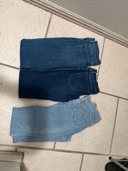 USED SKINNY  LEVIS FOR WOMEN SIZE 30 … $10 Dlls each like new condition FIRM