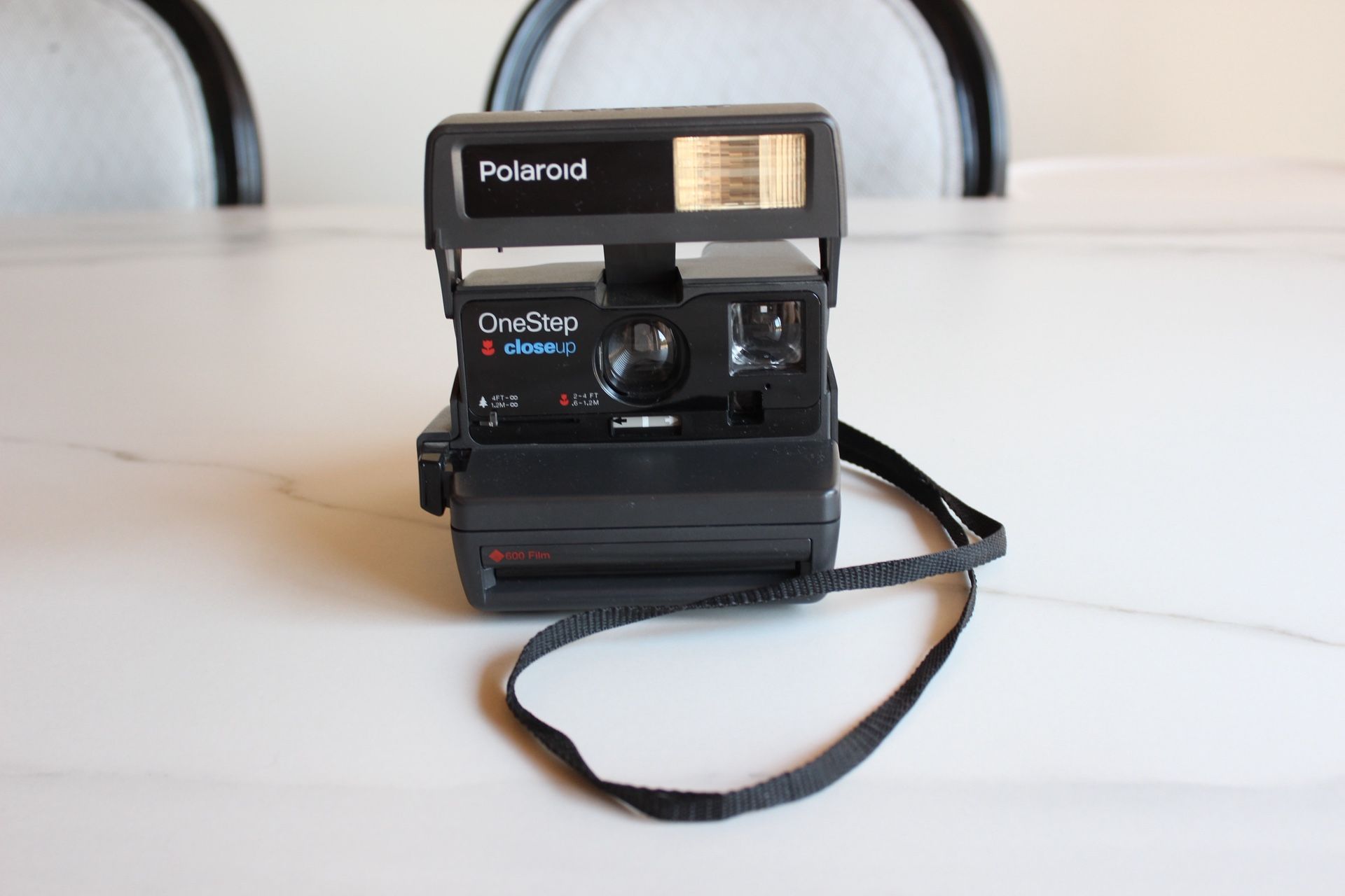 Vintage Polaroid OneStep Close Up 600 Instant Film Camera Black