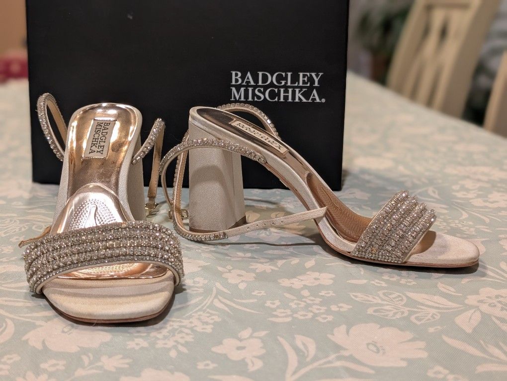 Badgley Mischka, Block Heel, Open Toe. Ivory Color. Size 7 1/2.