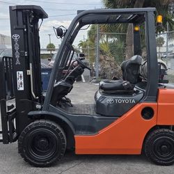 Toyota Forklift 5000 Lbs Capacity Pneumatic Tires 