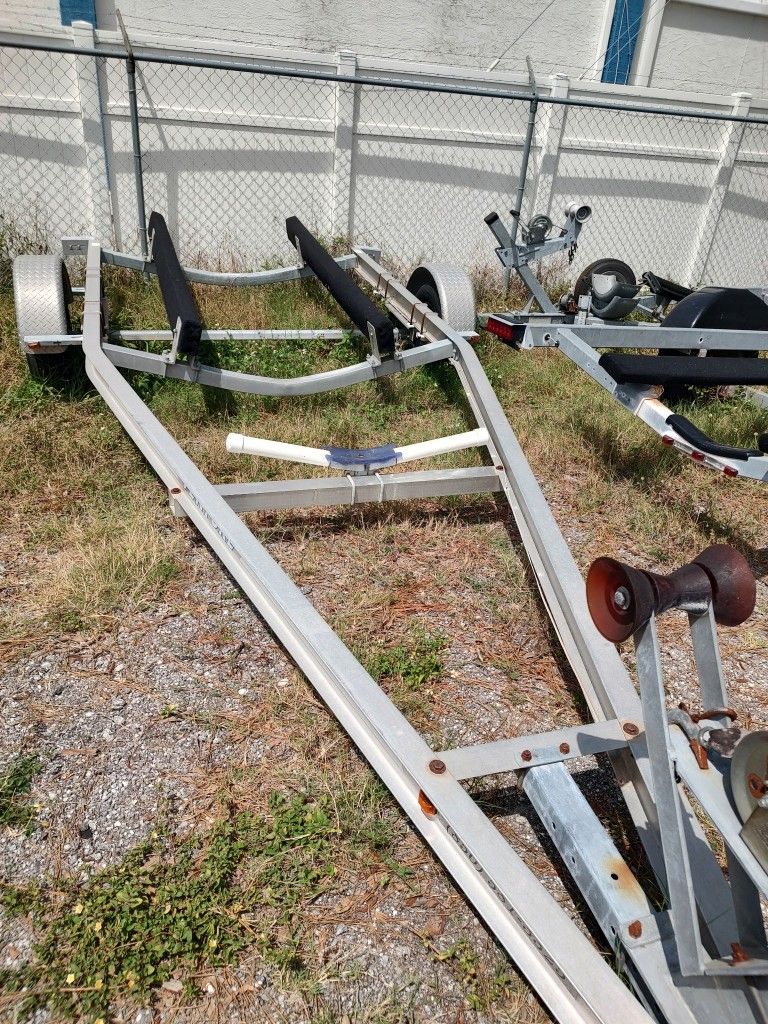 2011 aluminum boat trailer (for boats 17-19 ft)