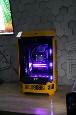FOX 19 -  1 YAER WARRANTY + $0 DOWN PAYMENT ,  FOX CUSTOM GAMING PC | RIG | DESKTOP | AMD 7-9800X3D | NVIDIA RTX 5070 | 32 GB DDR5 RAM | 1 TB SSD.