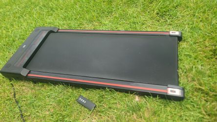 Treadmill / walking pad with coteol remote like new