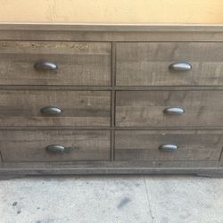 Dresser