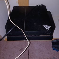 Sony Ps4 With 4tb Gamedrive 2 Wireless Controllers And Around 10 Games Downloaded To The Gamedrive Of
