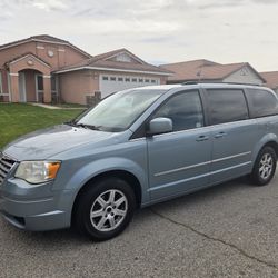 2010 Chrysler Town & Country