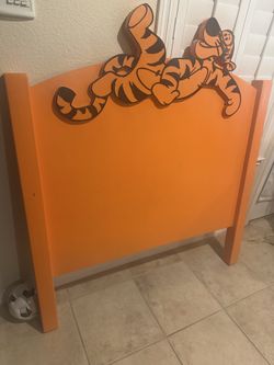 Headboard - Disney Tigger