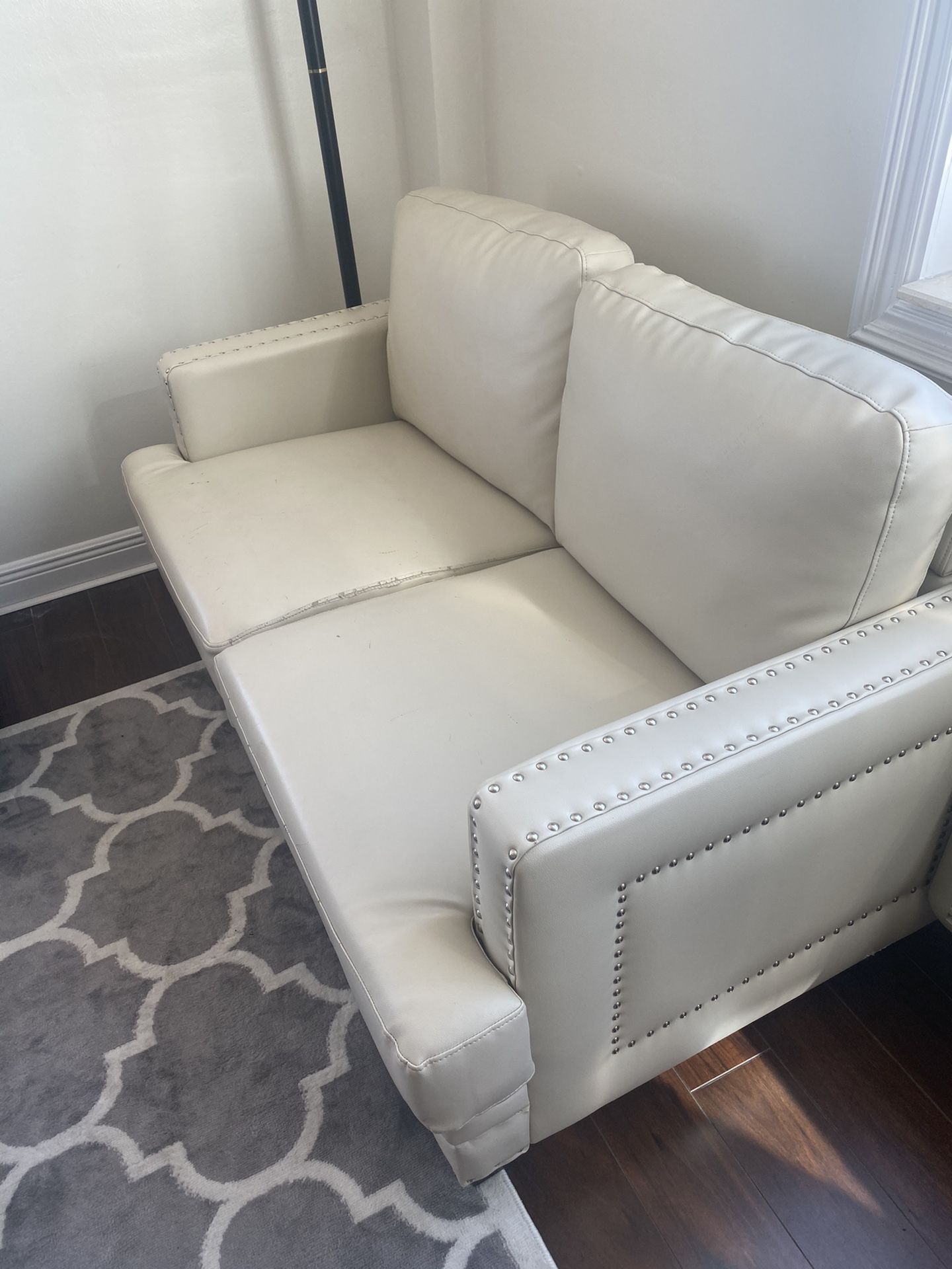 Leather sofa 2 people. $50 instead of $800