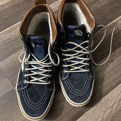Men’s Shoes: vans