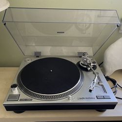 Audio Technica LP-120 Analog / USB Turntable Record Player for Sale in Los  Angeles, CA - OfferUp