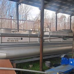PONTOON Boat