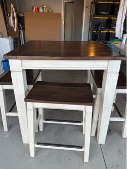 Farmhouse table & chairs