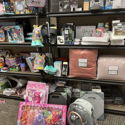 RETAIL LIQUIDATION STORE + TRUCKLOADS + PALLETS