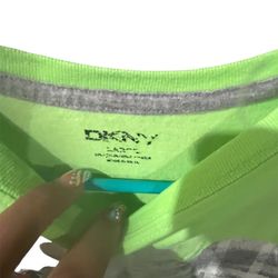 DKNY Size Large 12/14 Short Sleeve Crew Neck T-Shirt