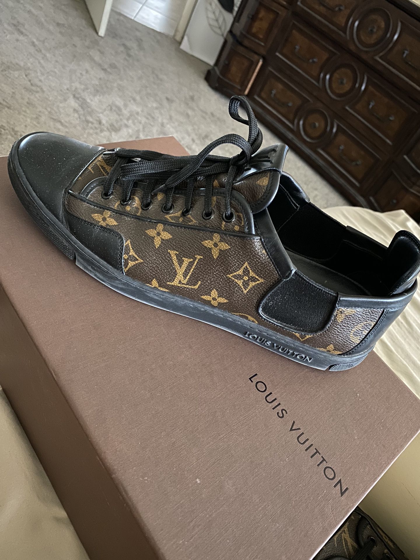 Louis Vuitton Sneakers (men) *AUTHENTIC* for Sale in Laveen