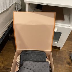 Louis Vuitton Men Tri Messenger Bag for Sale in San Diego, CA - OfferUp