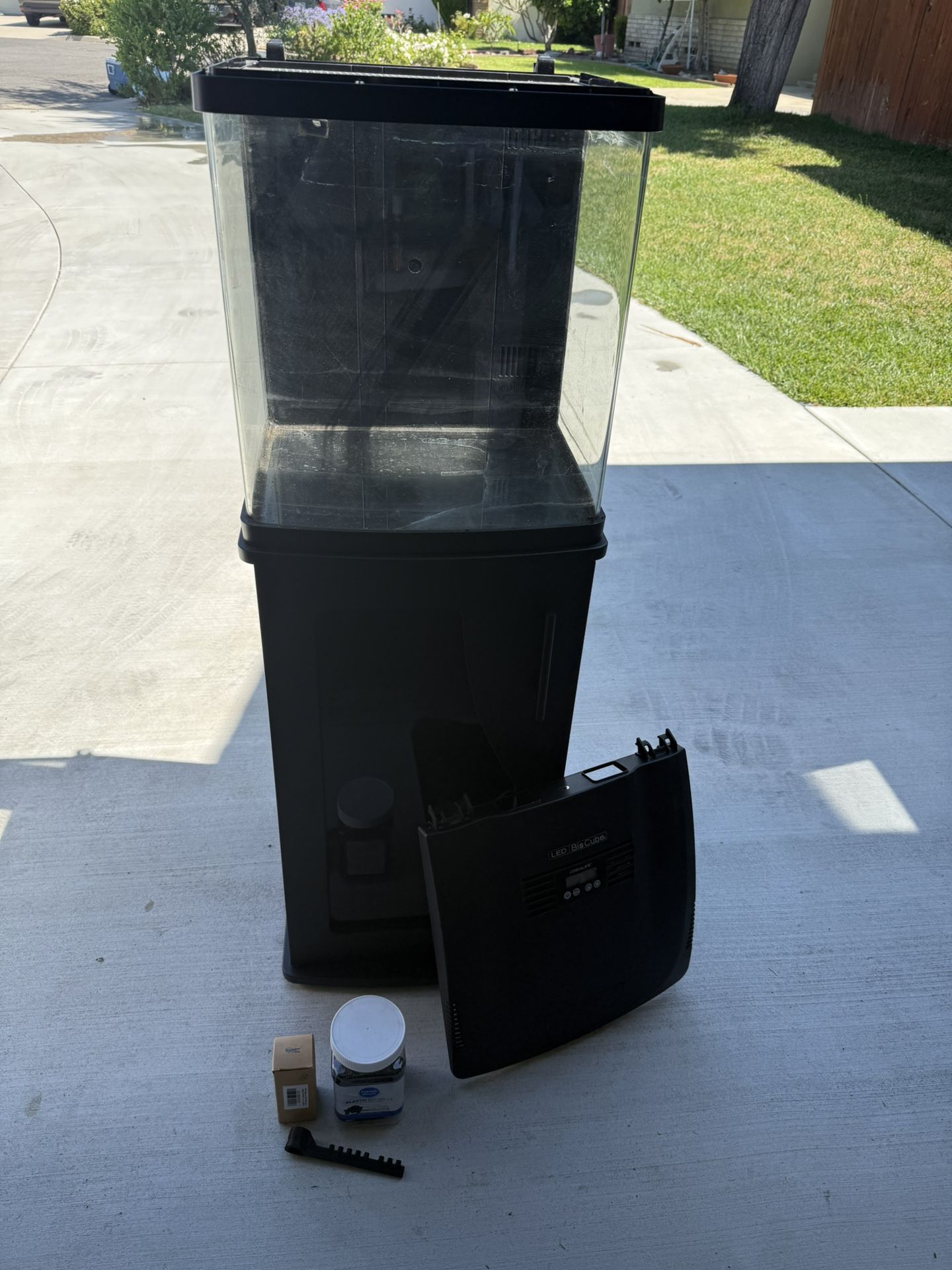 CoraLife BioCube 16 AIO w/Stand, InTank Media Basket, & Kraken Lid