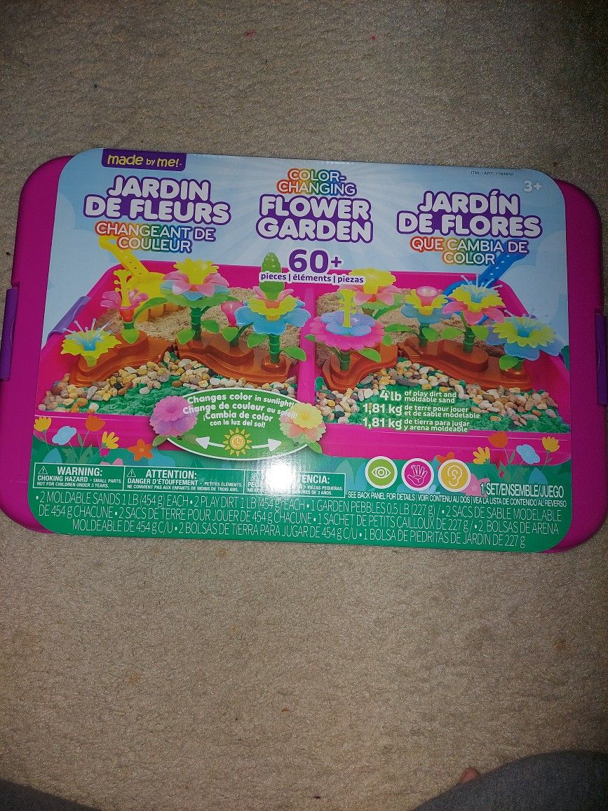 Made By me Color-Changing Flower Garden Play Set