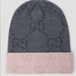 NEW GUCCI JUMBO GG GRAY PINK WOOL REVERSIBLE BEANIE HAT   • Main Fabric: 100% wool; Fabric 2: 57% wool 33% viscose 10% metallized fiber Grey and pink 