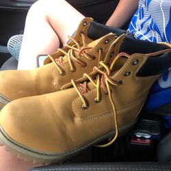 Boots Size 7 Men’s 20.00