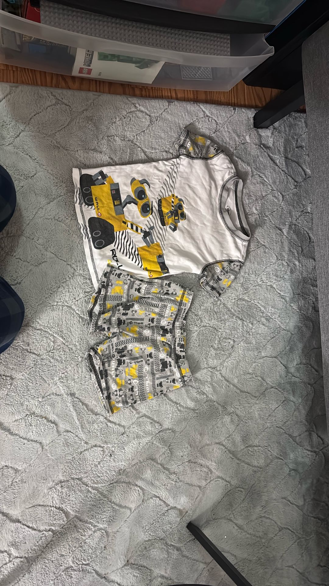 Disney 5t Shirt and shorts pajama set