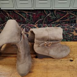 Rue 21 Wedge Boot Sz 8