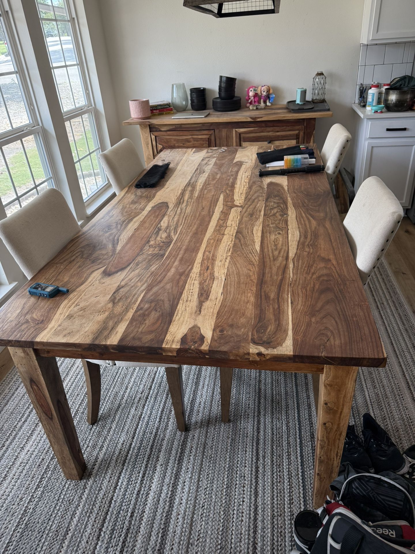 Dinning Room Table And Breakfast Buffet 