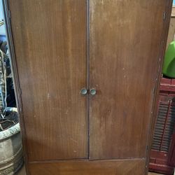 Beautiful Solid Cherry Wood Broyhill Chest