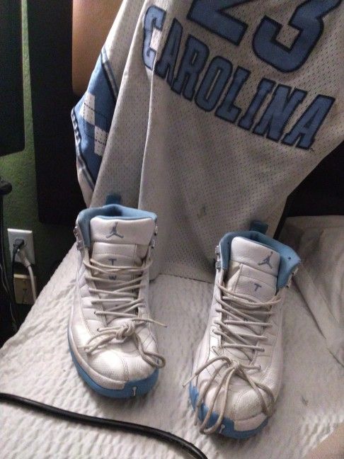 Retro North Carolina Jordan's Only Worn 4 Times Still IN Great Condition TO Go Along Side THE Rookie College Micheal Jordan Jersey