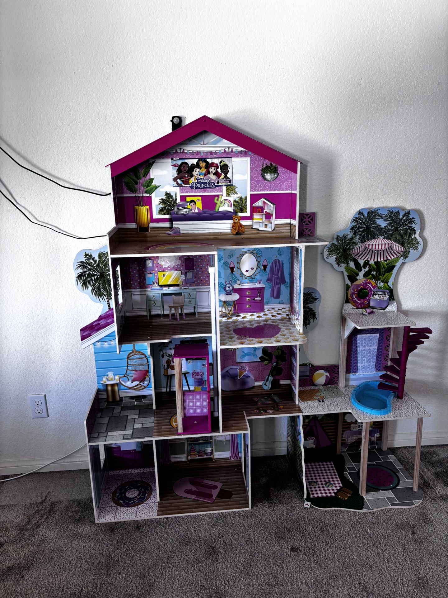 KidKraft Pool Party Mansion Dollhouse