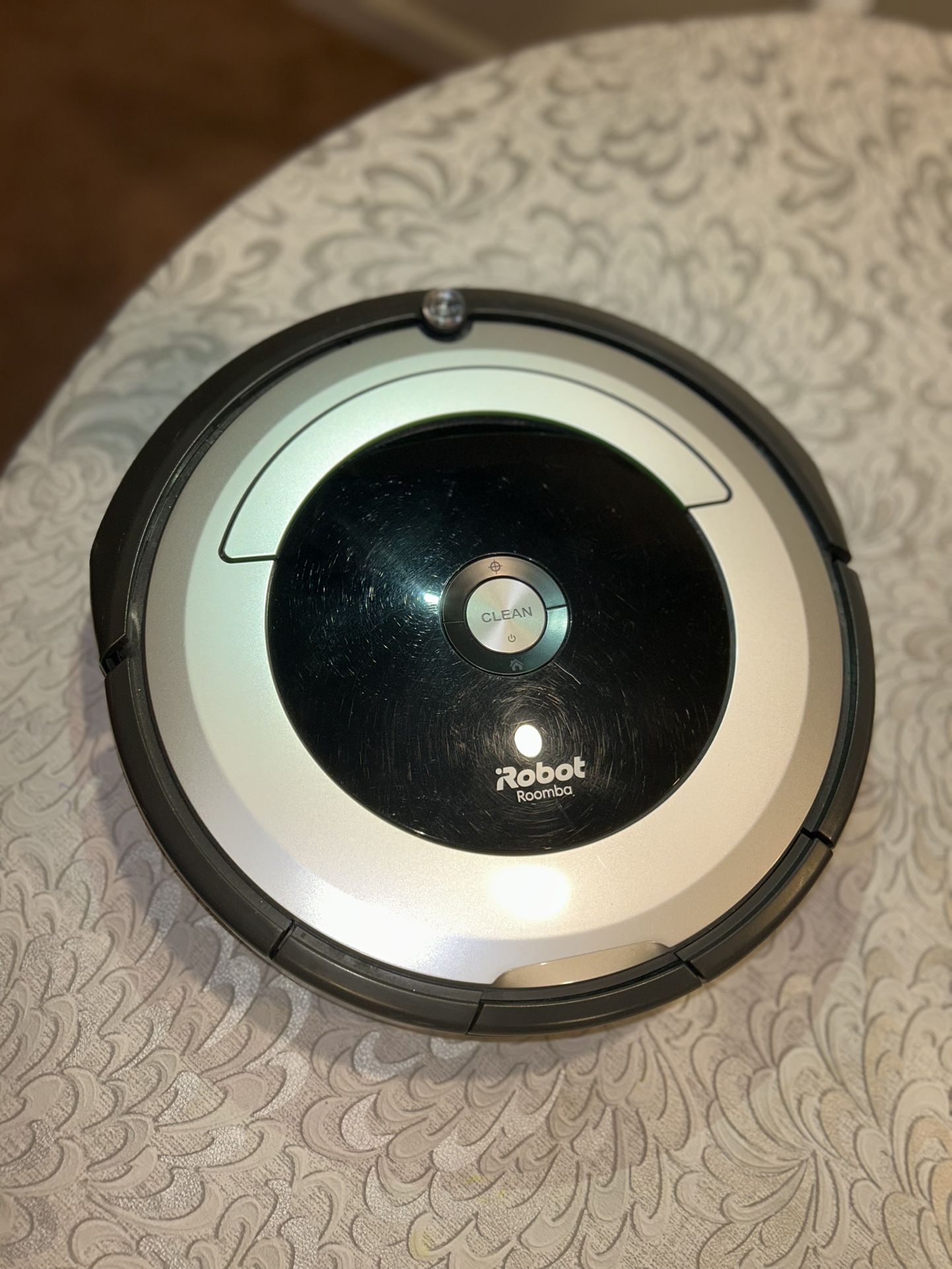 iRobot Roomba 600 Series Robot Vacuum β Works Great!