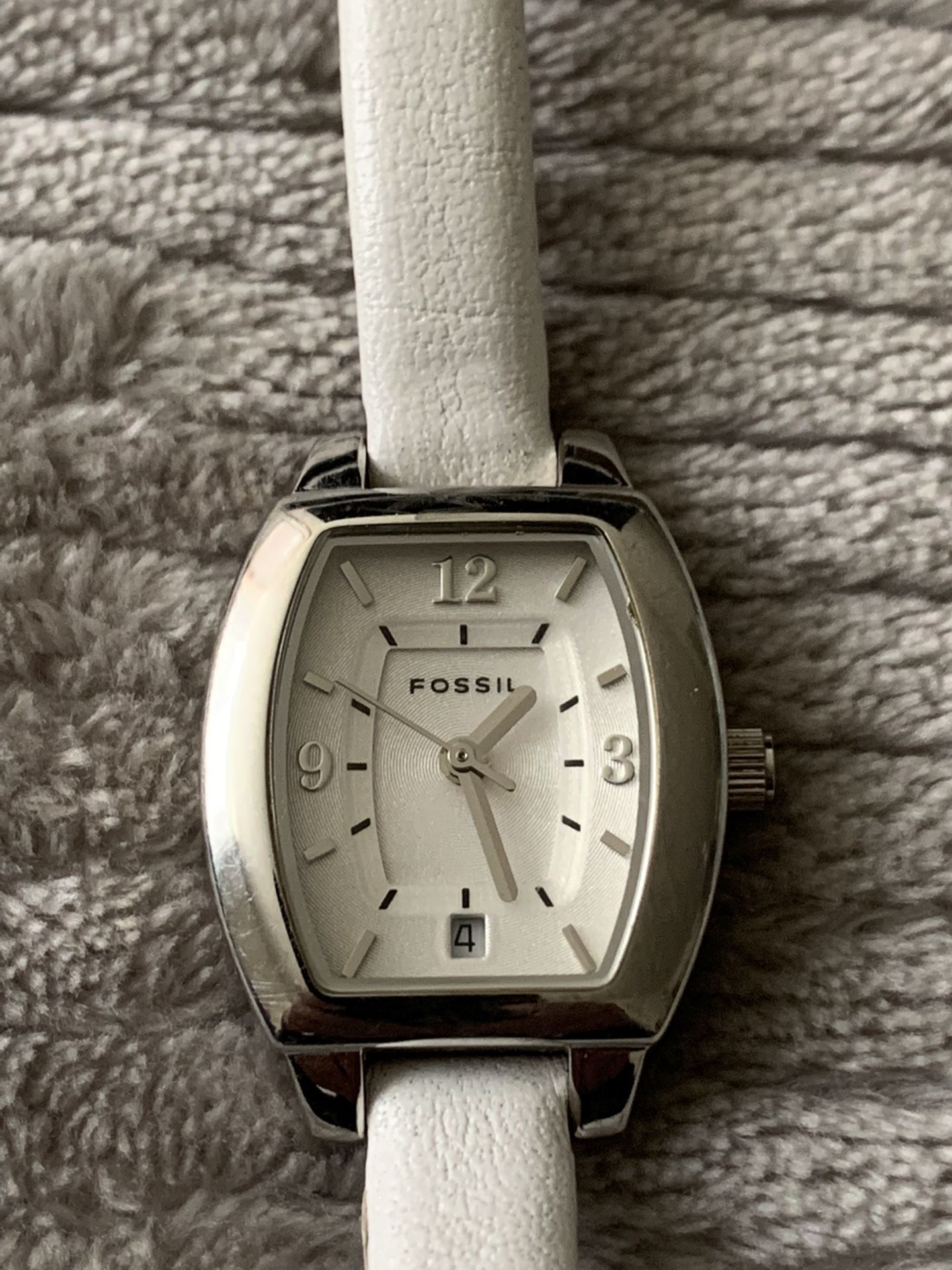 A good clock works well, very good condition.