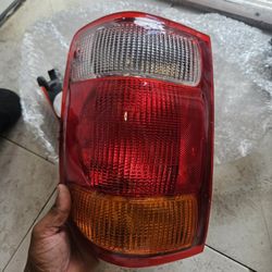 Pair Tail Light Assembly For 98-99 Ford Ranger