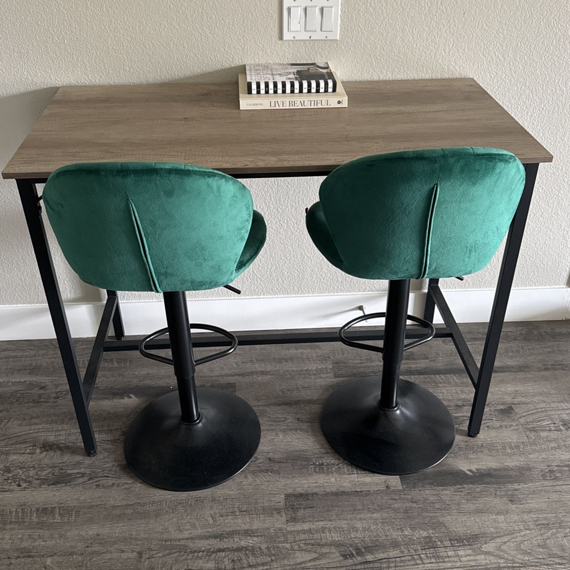 Bar Table With Green Bar Stools 