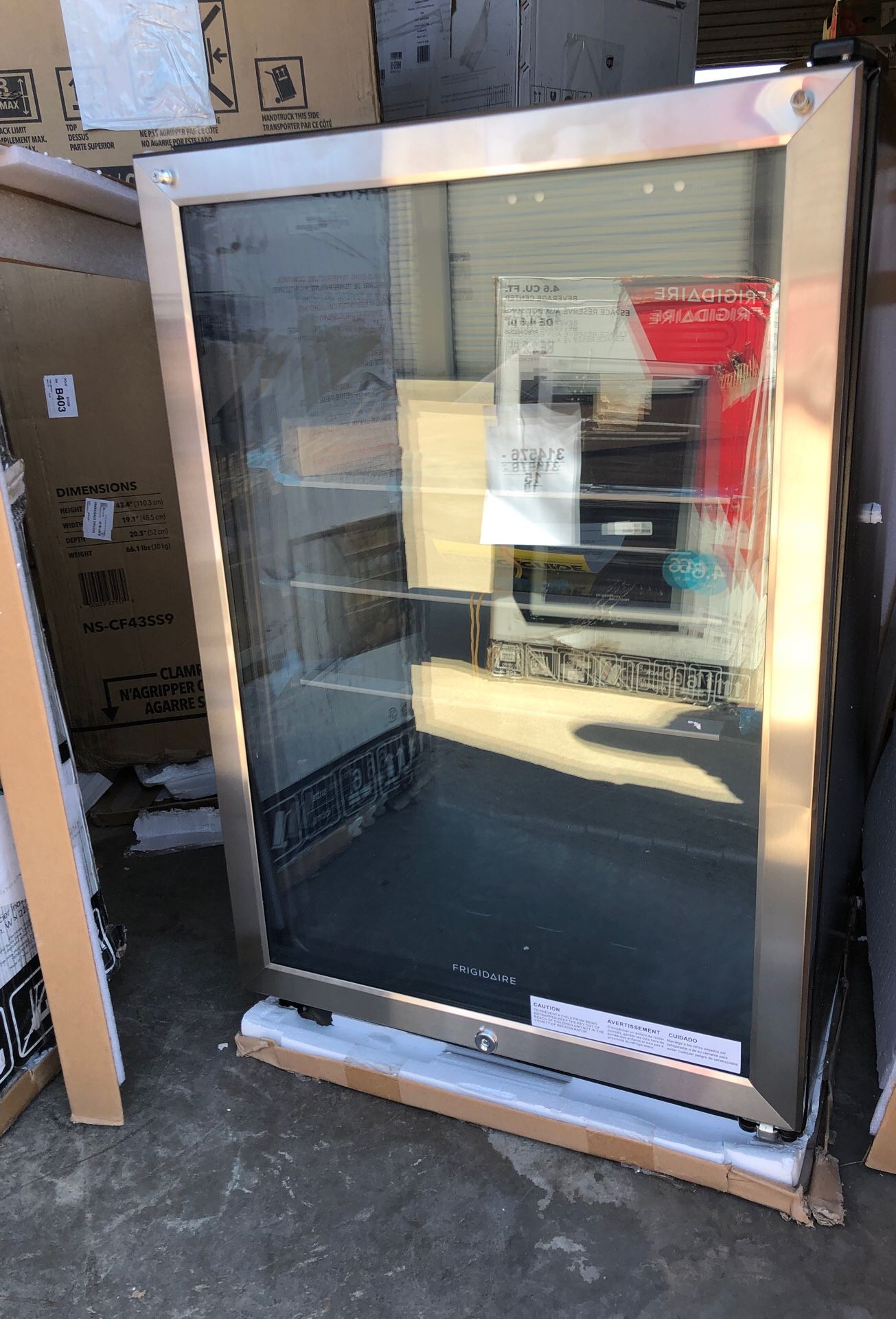 Frigidaire FFBC4622QS 22 Freestanding Beverage Cooler Center with 138 Can Capacity 4.6 cu. ft.
