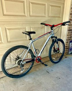 L 27.5 Diamondback Axis mountain bike upgraded no issues ready to ride
