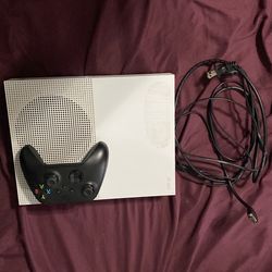 PRICE NEGOTIABLE!! Xbox one S white WITH RED DEAD REDEMPTION AND GTA 5!!
