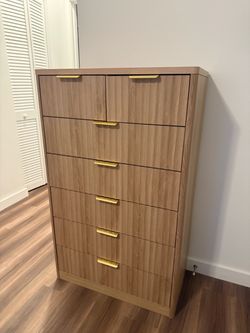7-Drawer Dresser / Chest