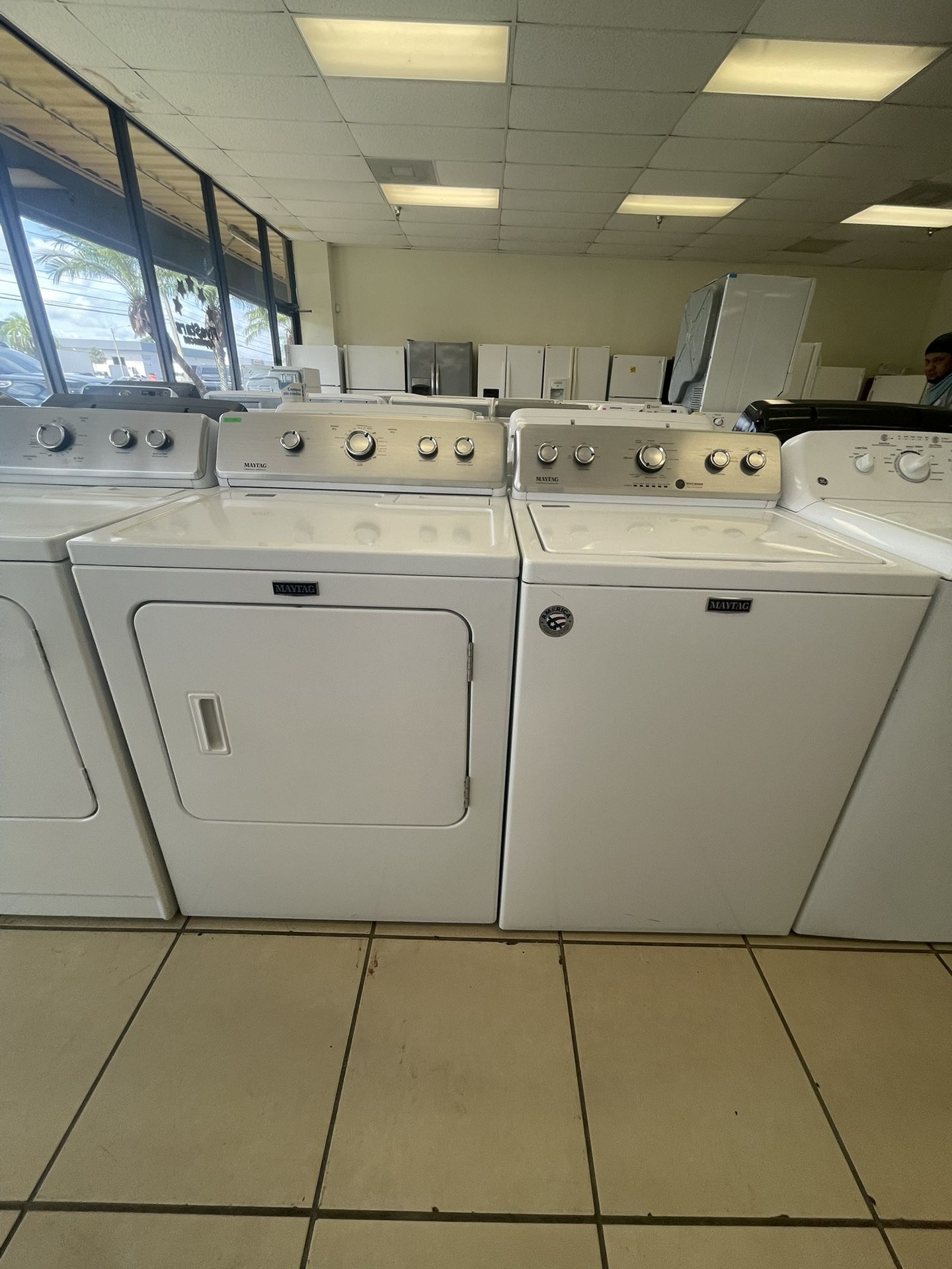 MAYTAG SET WASHER AND DRYER WHITE 