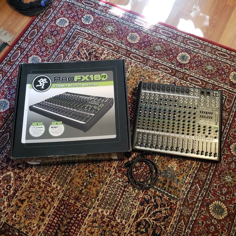 Mackie ProFX16V2 16-Channel 4-Bus FX Mixer with USB