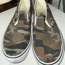 Camouflage Vans Slip-ons
