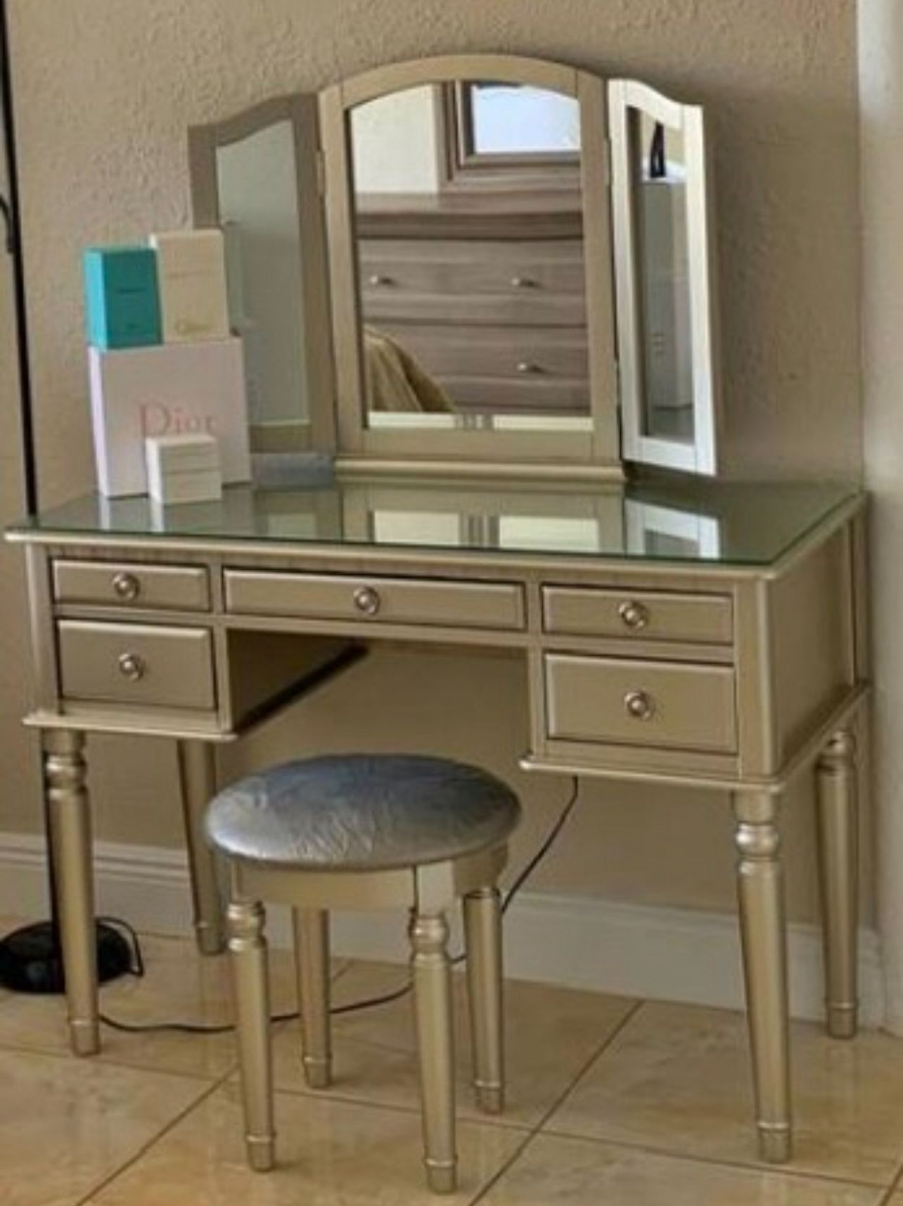 Champagne Vanity Set With Stool