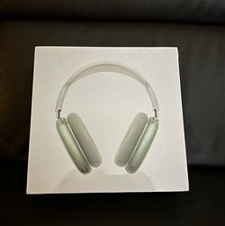 AirPod Maxs With Smart Caseg