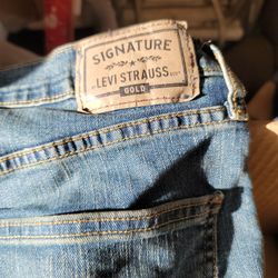 LEVIS GOLD SIGNATURE 32 X 32