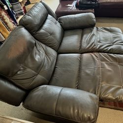 Recliner Loveseat Both Sides Recline‼️Heavy Well Built Clean‼️FREE DELIVERY INCLUDED IN PRICE‼️$150