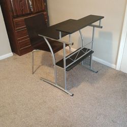 Selling Desk And Chair