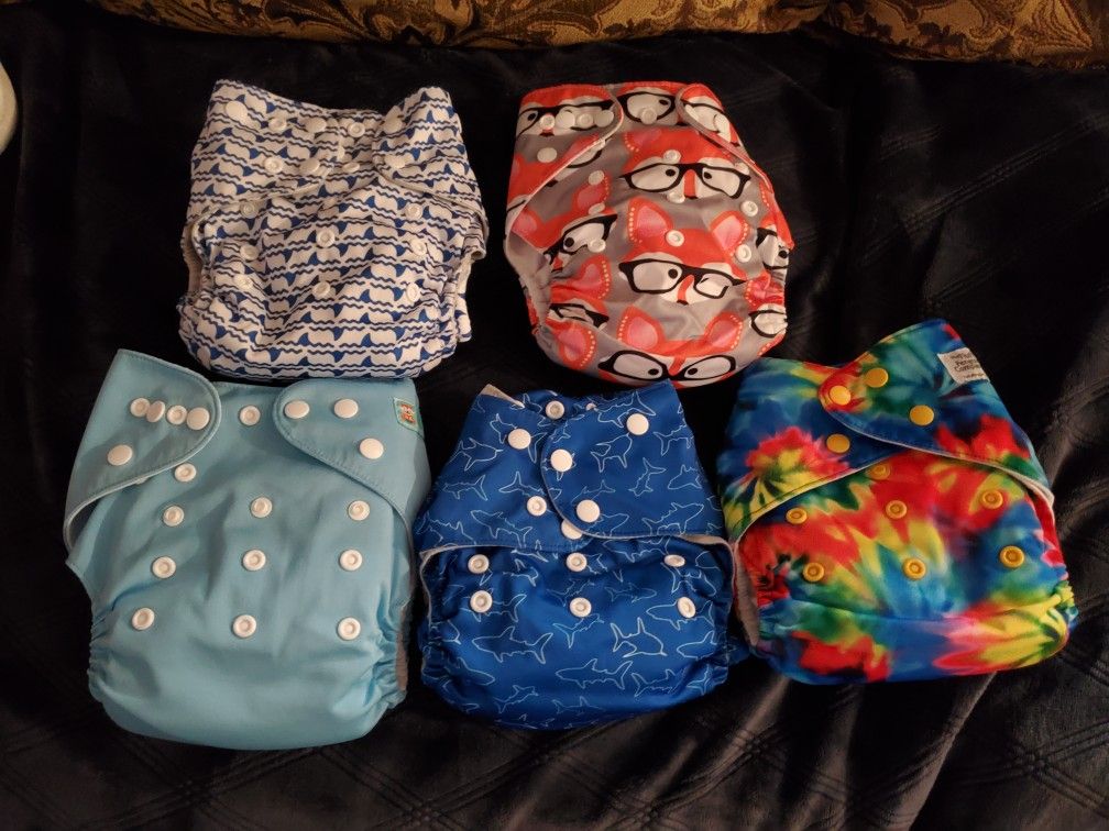 5 Cloth Diapers With Inserts Inside. Clean.