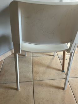 Table with 2 chairs