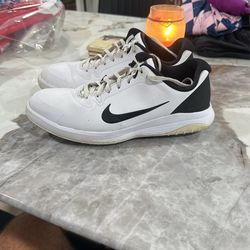 Woman’s Golf Shoes 