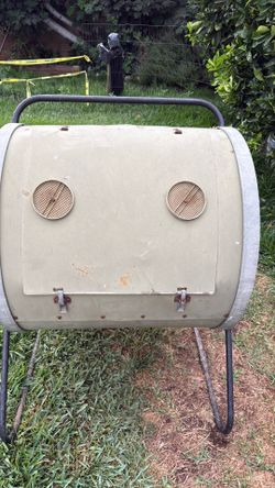Compost tumbler